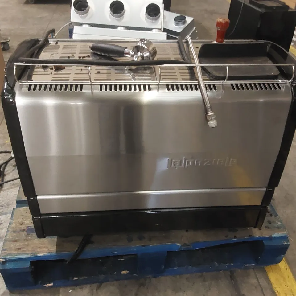 LA SPAZIALE CAFFÉ D'AUTONE COMMERCIAL 2 GROUP COFFEE MACHINE WITH ACCESSORIES 