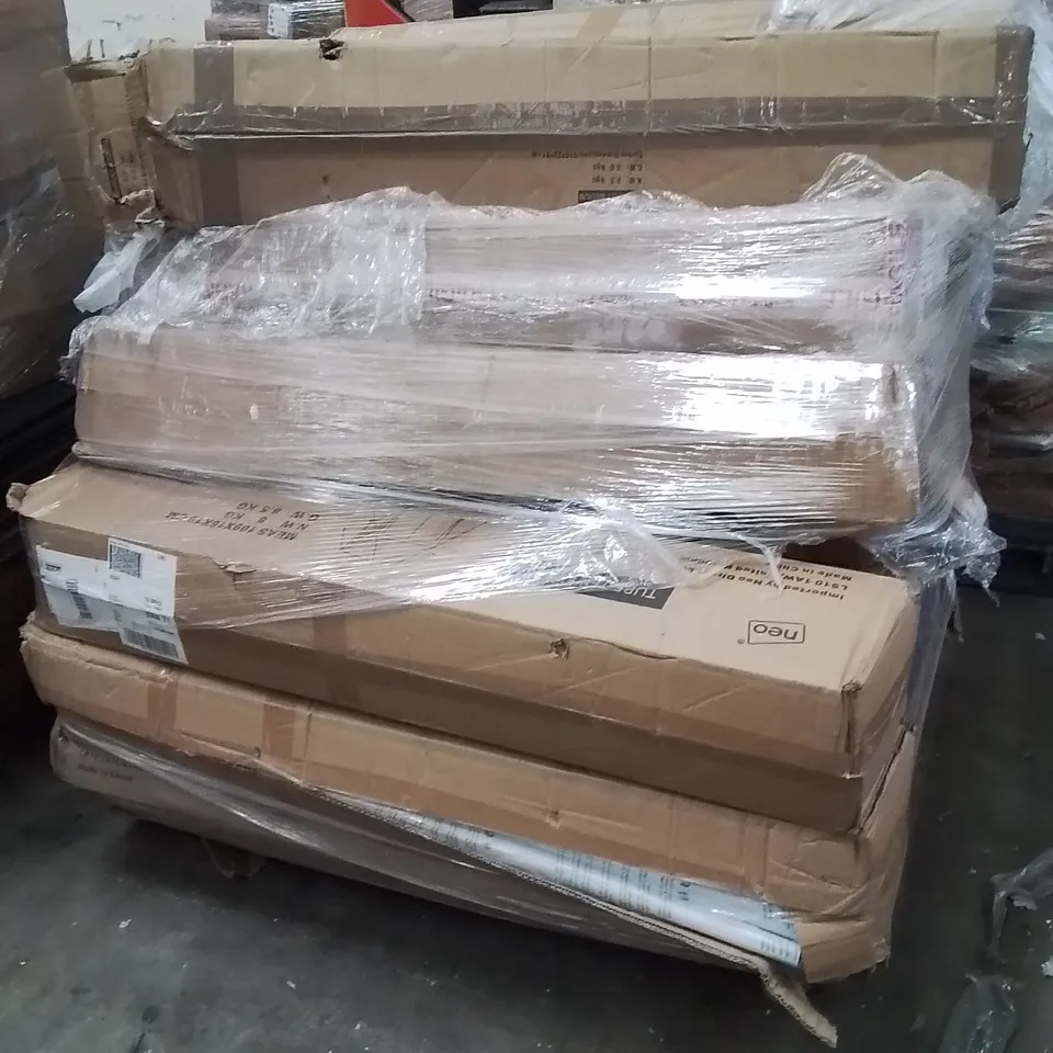 PALLET CONTAINING A LARGE QUANTITY OF NEO TUBE TENTS