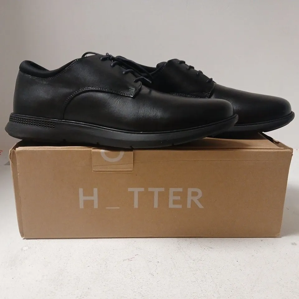 BOXED PAIR OF HOTTER LACE UP SHOES IN BLACK SIZE 9.5