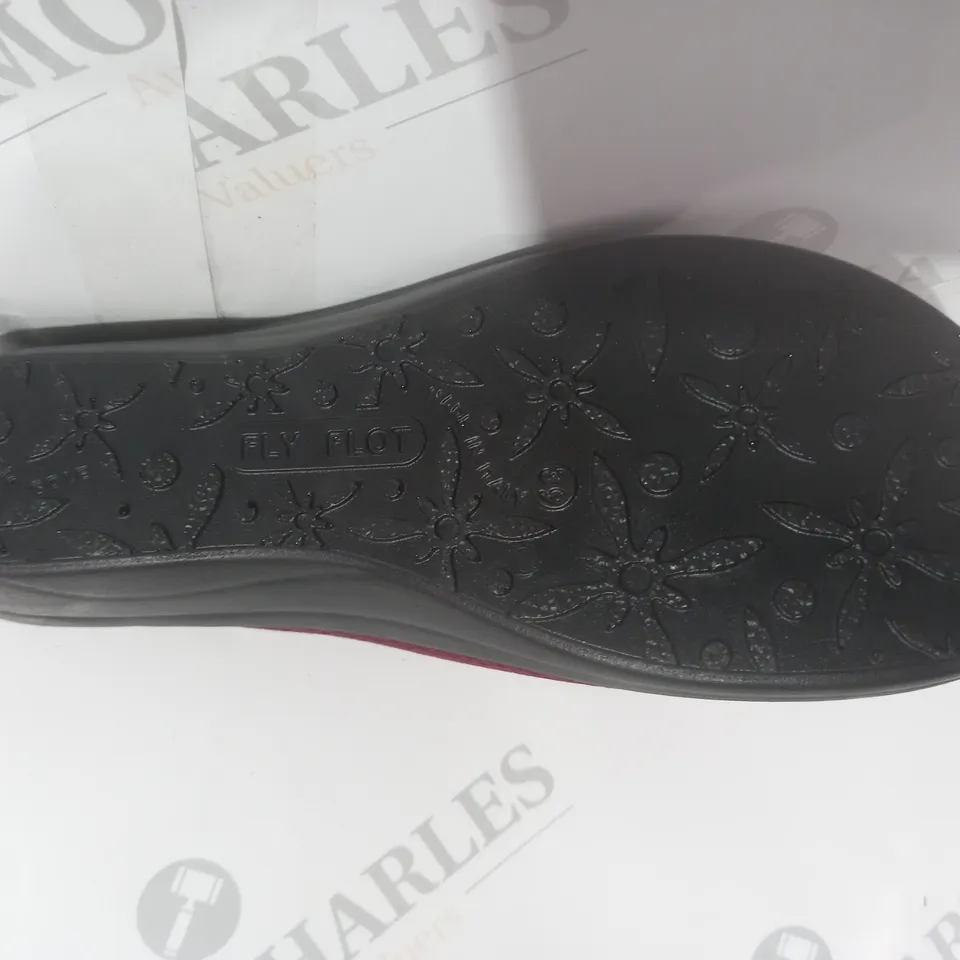 BOXED PAIR OF FLY FLOT SLIP-ON SHOES IN MAROON EU SIZE 39