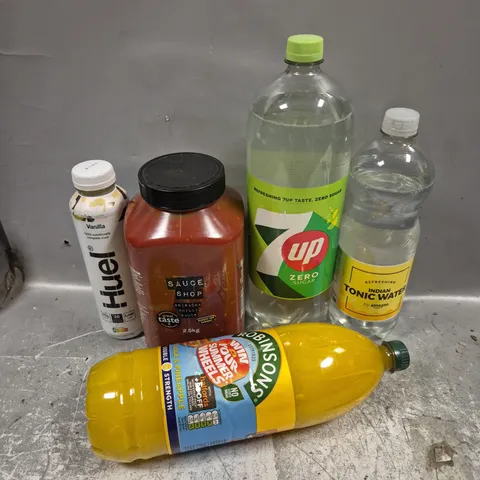 APPROXIMATELY 5 ASSORTED FOOD/DRINK PRODUCTS TO INCLUDE SAUCE SHOP CHILLI SAUCE, TONIC WATER, HUEL DRINK ETC