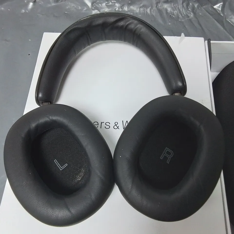 BOWERS & WILKINS PX-8 NOISE CANCELLING WIRELESS HEADPHONES