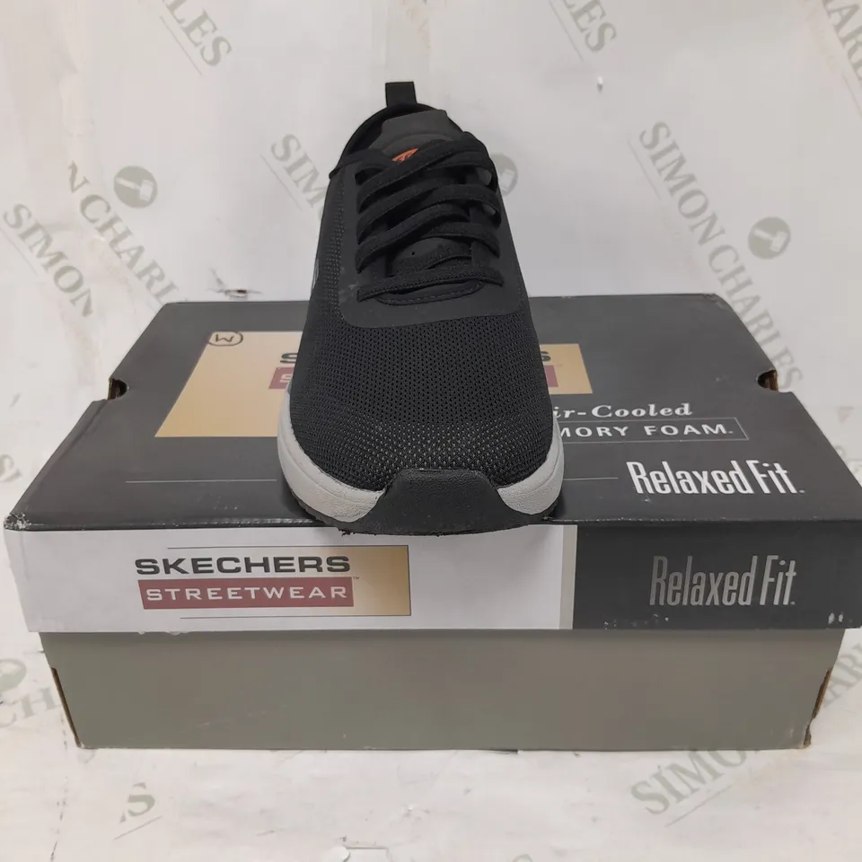 BOXED SKECHERS RELAXED FIT TRAINERS IN BLACK SIZE 8