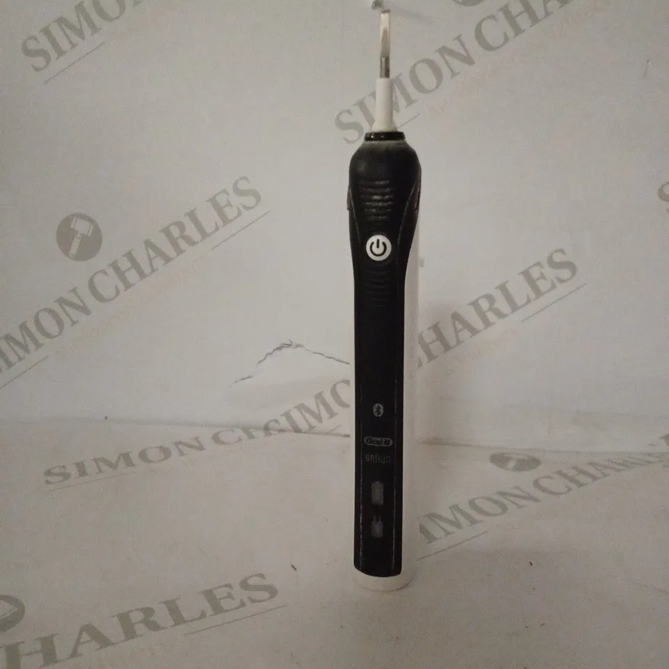 ORAL B ELECTRIC TOOTHBRUSH