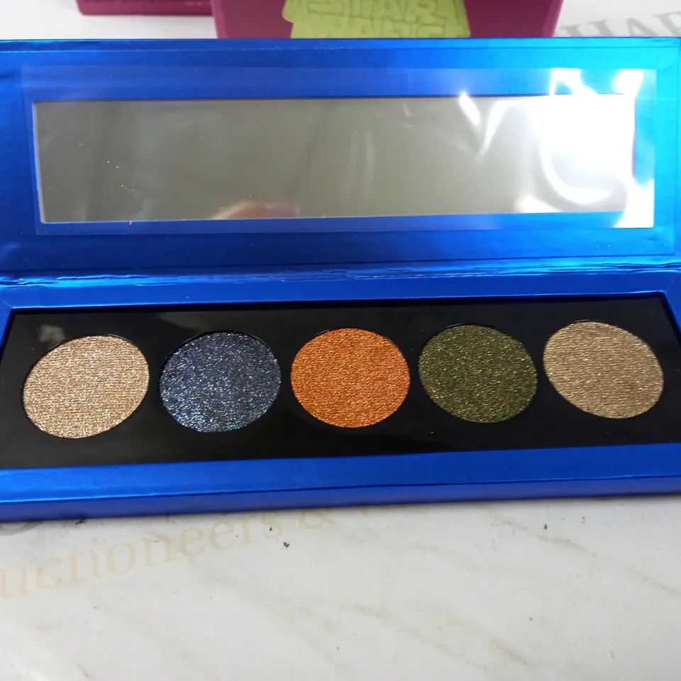 STARWARS MAKEUP PALLETTE AND BATH FIZZER BUNDLE