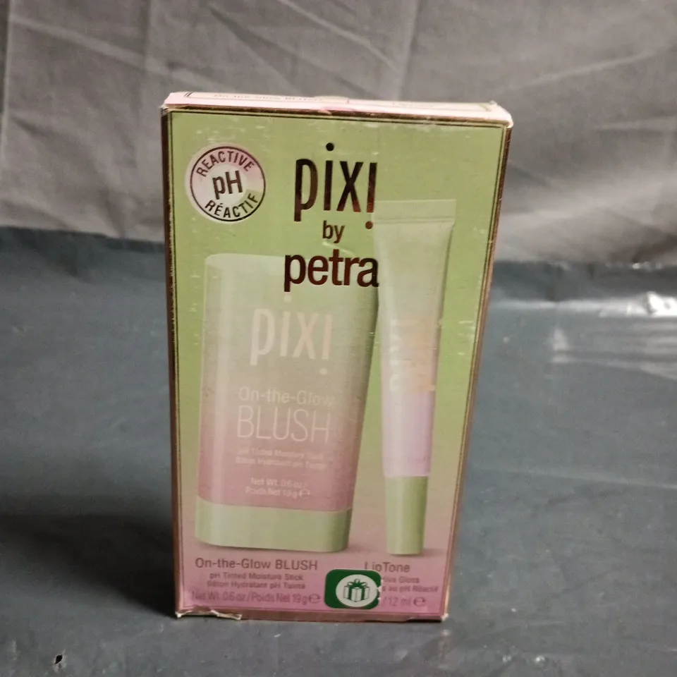 PIXI BY PETRA ON-THE-GLOW BLUSH AND LIP TONE MAKE-UP SET
