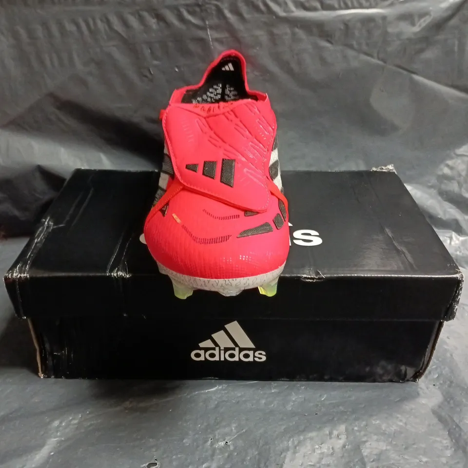 BOXED PAIR OF ADIDAS PREDATOR FOOTBALL BOOTS IN GREY/RED SIZE UK 8