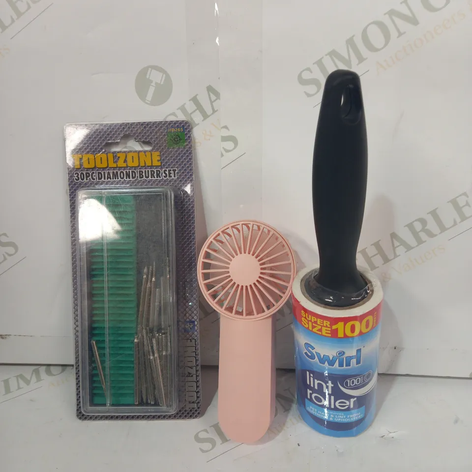 LOT OF APPROXIMATELY 10 ASSORTED HOUSEHOLD ITEMS TO INCLUDE MINI PORTABLE FAN, LINT ROLLER, ETC