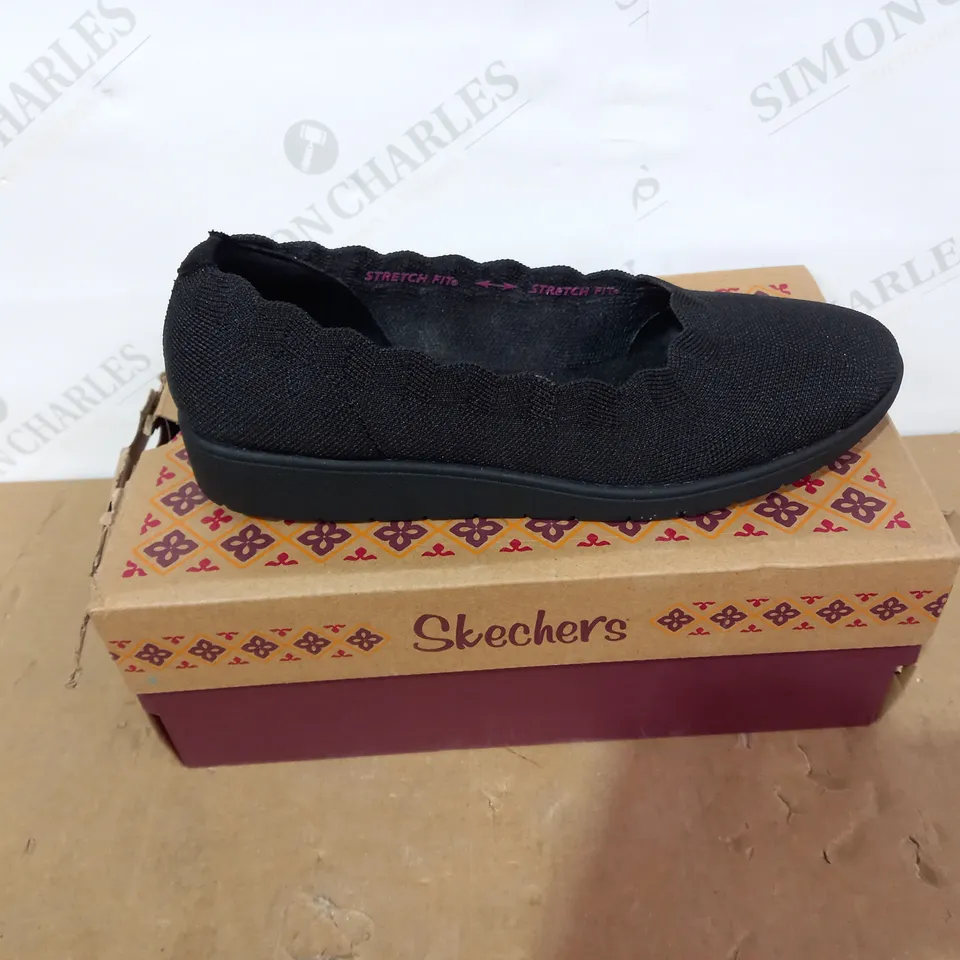 BOXED PAIR OF SKECHERS - SIZE 6.5