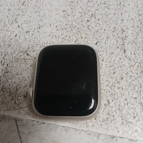 APPLE SERIES 8NSMARTWATCH WITH SQUARE FACE – GOLD CASE, BLACK SCREEN