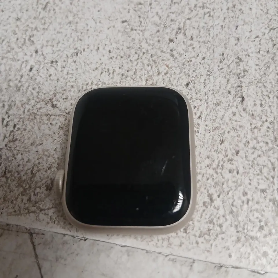 APPLE SERIES 8NSMARTWATCH WITH SQUARE FACE – GOLD CASE, BLACK SCREEN