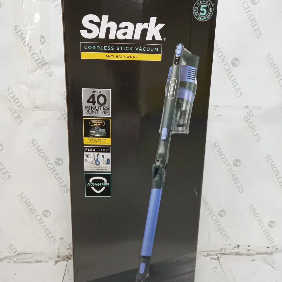BOXED SHARK CORDLESS ANTI HAIR WRAP STICK VACUUM
