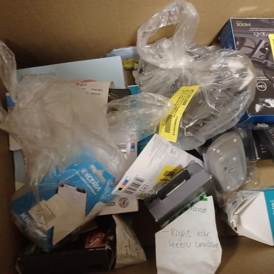 APPROXIMATELY 20 ASSORTED TECH PRODUCTS TO INCLUDE JVC HEADPHONES, MIXX HEADPHONES, HAMA FM TRANSMITTER 