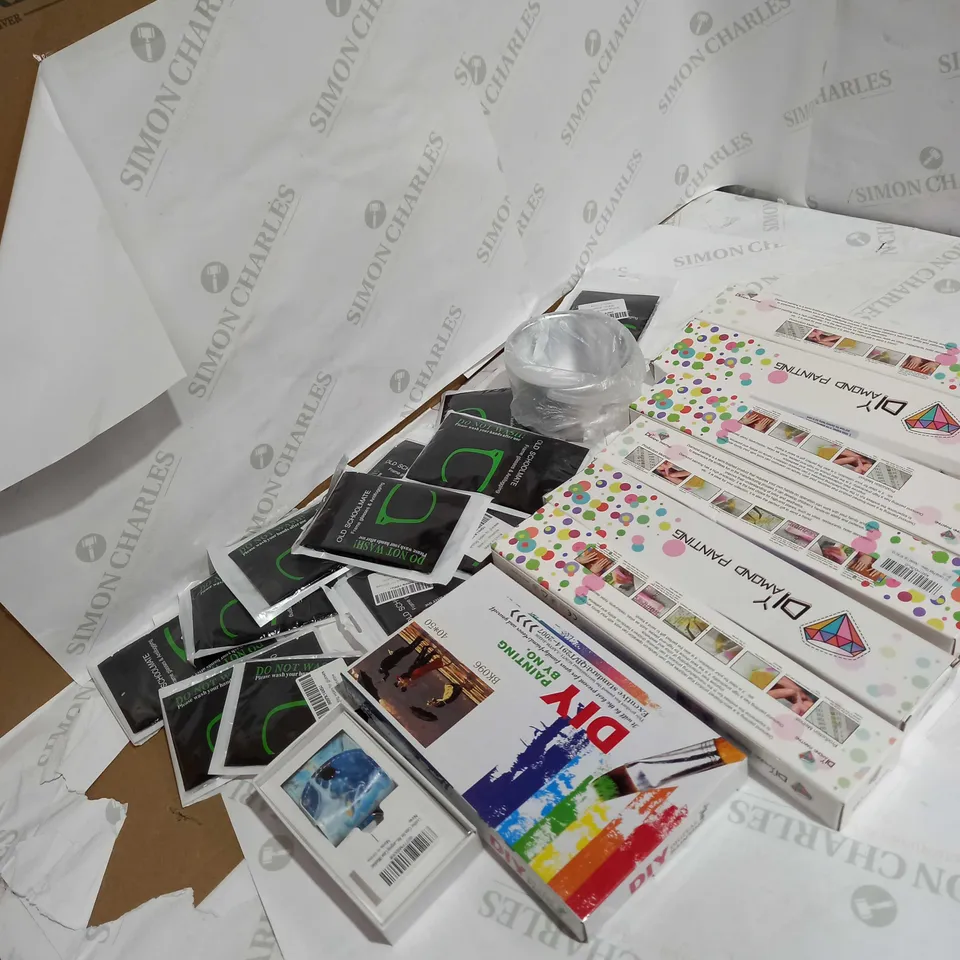 LOT OF APPROX 20 ITEMS INCLUDING FRAME GLASSES AND  PAINT KITS 