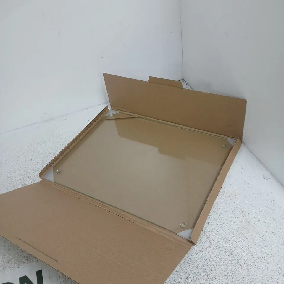 GLASS CHOPPING BOARD – BOXED, 40 X 30 CM