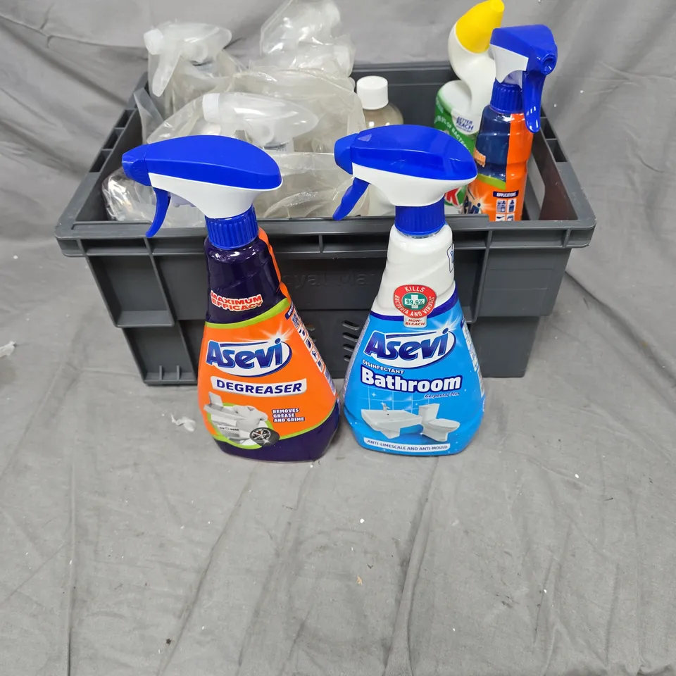 APPROXIMATLEY 10 ASSORTED CLEANING ITEMS, INCLUDING ASEVI DEGREASER AND BATHROOM CLEANER