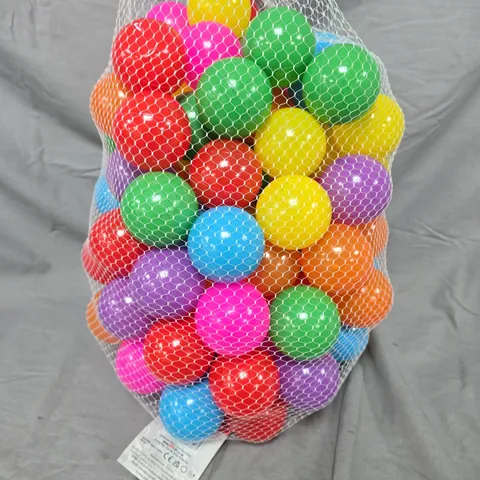 COLOURFUL PLASTIC PLAY BALLS IN MESH BAG