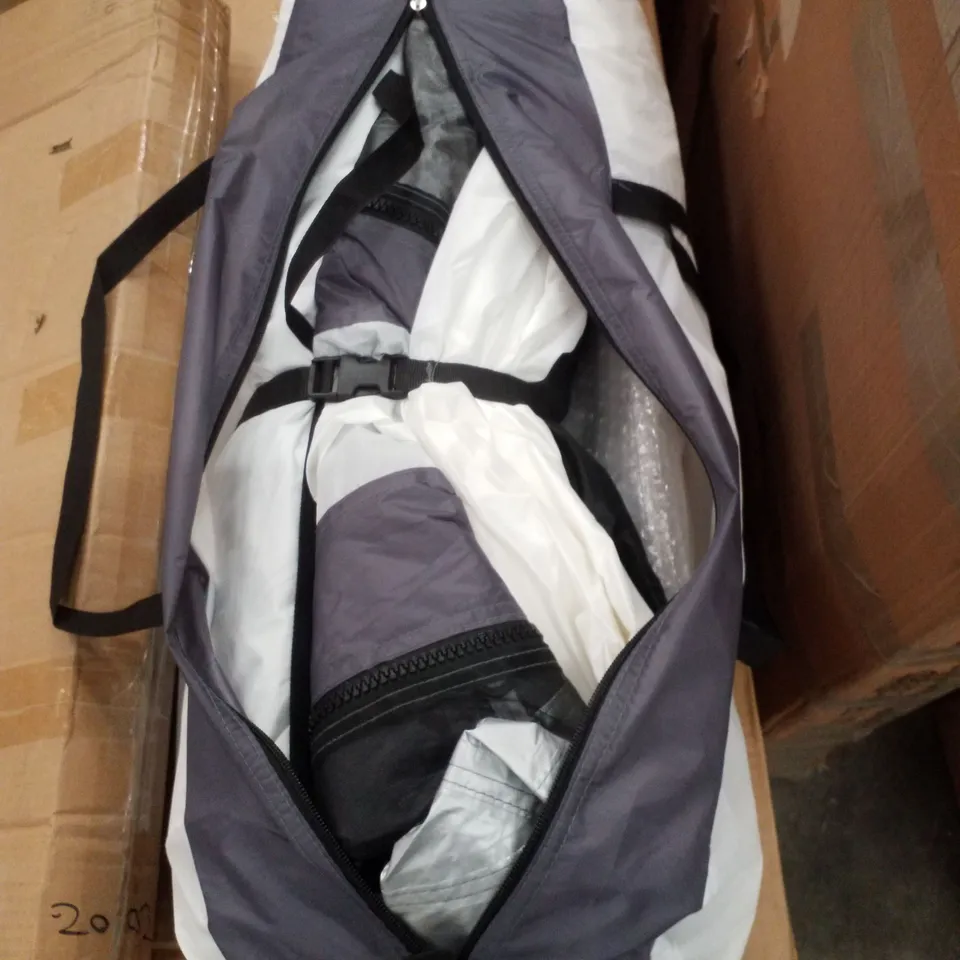 BOXED BEACH TENT - WHITE