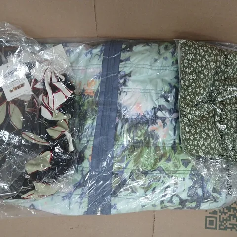 BOX OF APPROXIMATELY 20 ASSORTED CLOTHING ITEMS IN VARIOUS COLOURS, STYLES, AND SIZES - COLLECTION ONLY