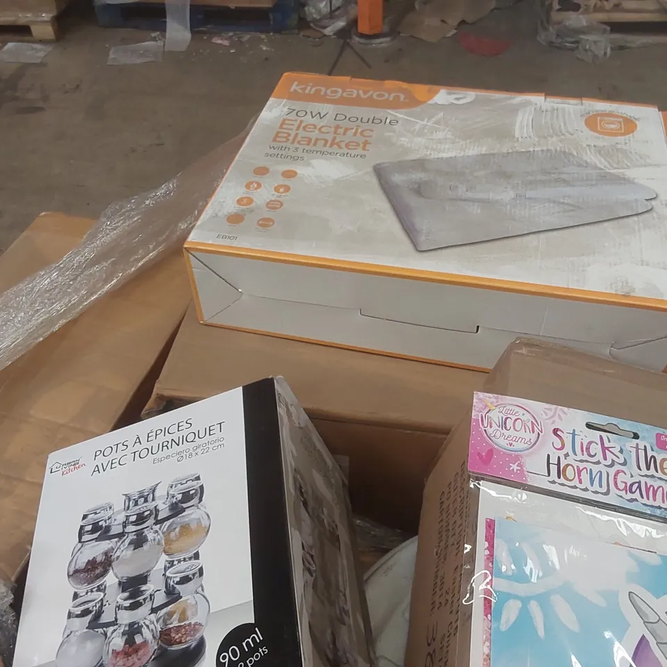 PALLET TO CONTAINING A VERY LARGE QUANTITY OF ASSORTED ITEMS INCLUDING: CHRISTMAS FINGER TOYS, EASTER EGG HUNT PROPS, GIANT NOUGHTS & CROSSES GAME, ELECTRIC BLANKET ECT
