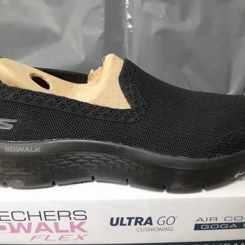 SKECHERS BRIGHT SUMMER TRAINERS IN BLACK - SIZE 4