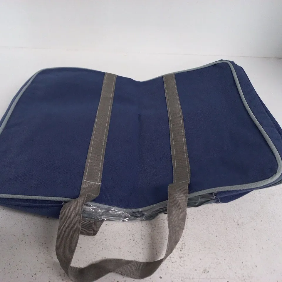 LOT OF APPROXIMATELY 6 BLUE FULL ZIP STORAGE BAGS