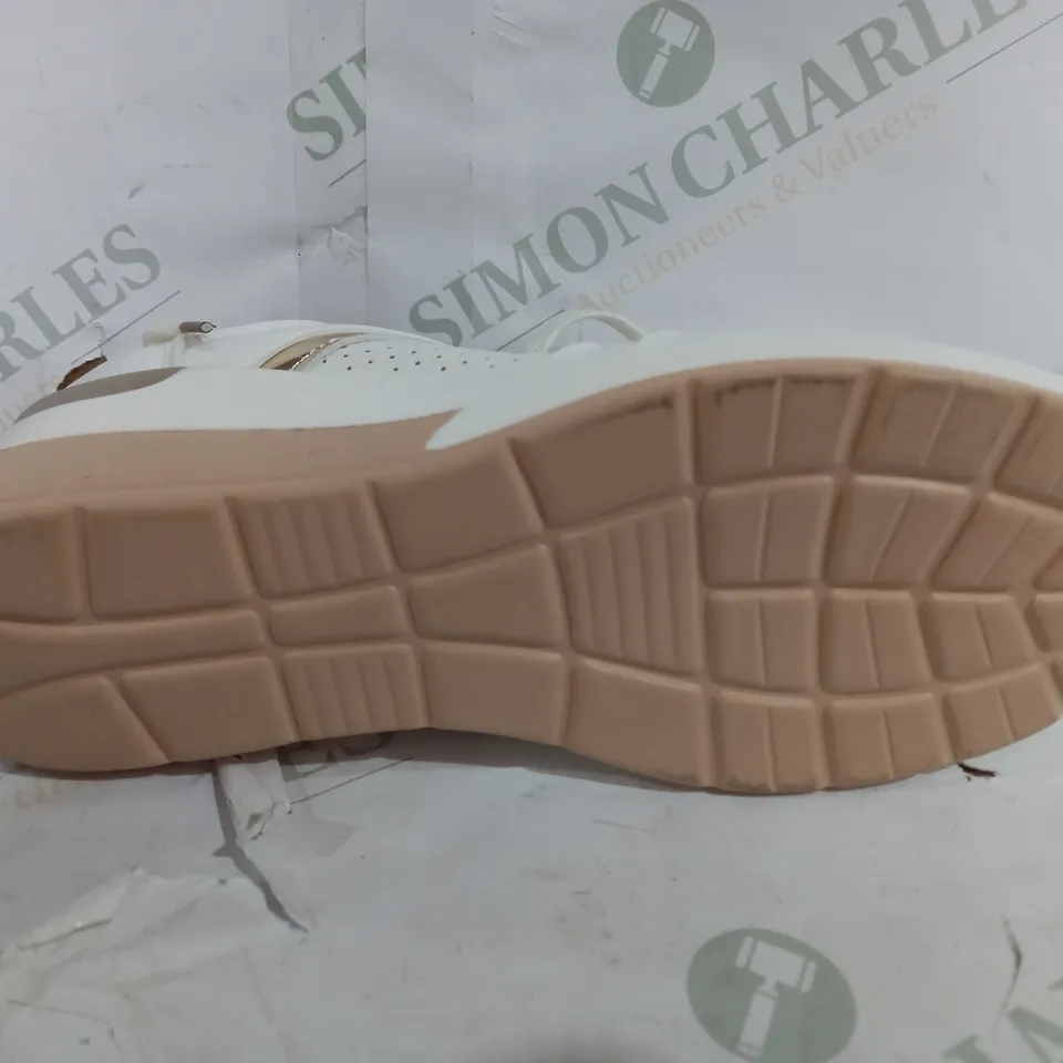 PAIR OF DESIGNER LACE UP TRAINERS IN WHITE/SILVER/FLESH PINK - SIZE UNSPECIFIED