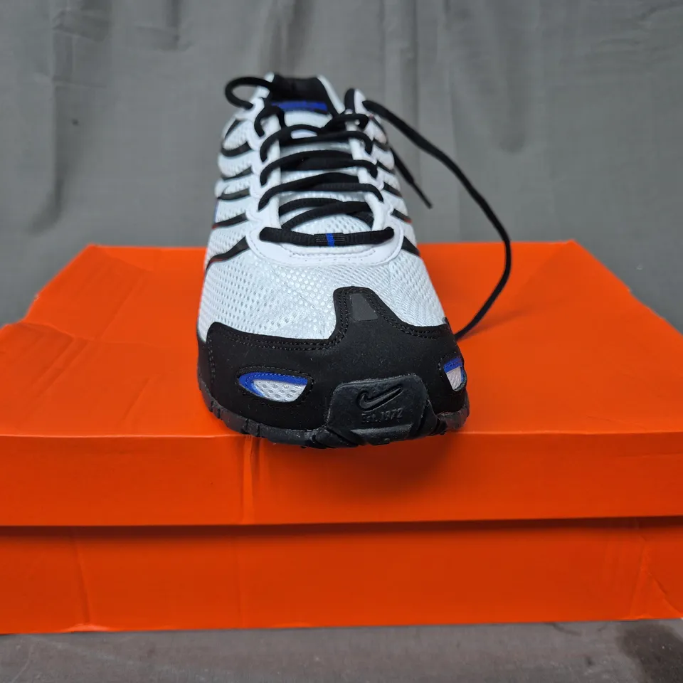 BOXED PAIR OF NIKE AIR MAX TORCH 4 SHOES IN WHITE/BLACK/BLUE UK SIZE 10