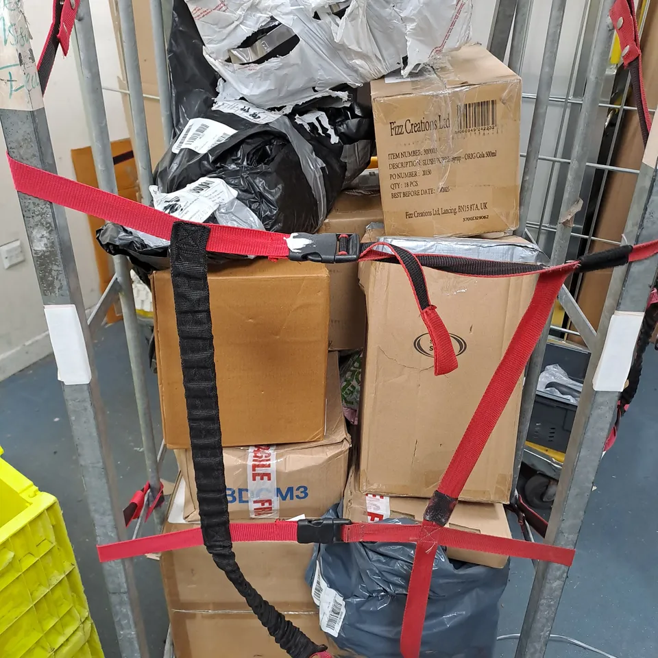 CAGE OF APPROXIMATELY 10 ASSORTED BROKEN ITEMS TO INCLUDE - FURNITURE, LAUNDRY BASKET, AND GARDEN TOOL, COLLECTION ONLY