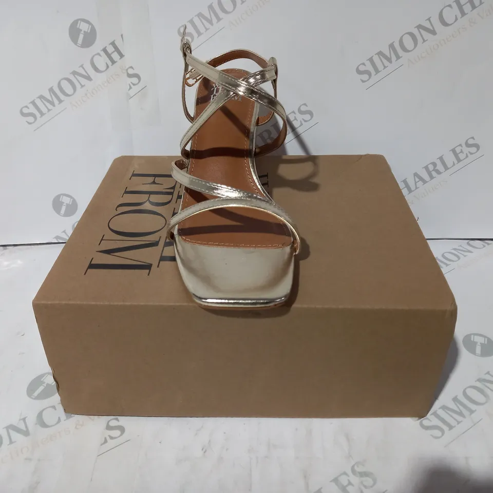 BOXED PAIR OF WHERE'S THAT FROM OPEN TOE STRAPPY BLOCK HEEL SANDALS IN METALLIC GOLD UK SIZE 5