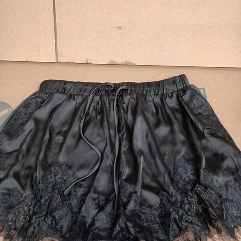 NOUGHTS & KISSES LEOLA BLACK LACE SHORTS – XL