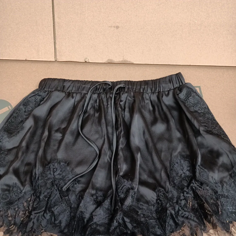 NOUGHTS & KISSES LEOLA BLACK LACE SHORTS – XL
