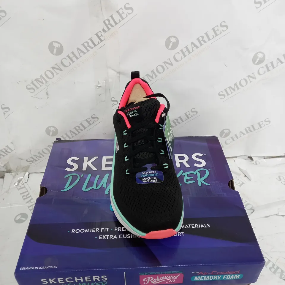 BOXED PAIR OF SKECHERS D'LUX-WALKER TRAINERS IN BLACK/MULTICOLOUR SIZE 7