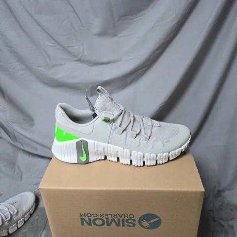 NIKE FREE GREY RUNNING SHOES WITH NEON GREEN ACCENTS – SIZE 9.5