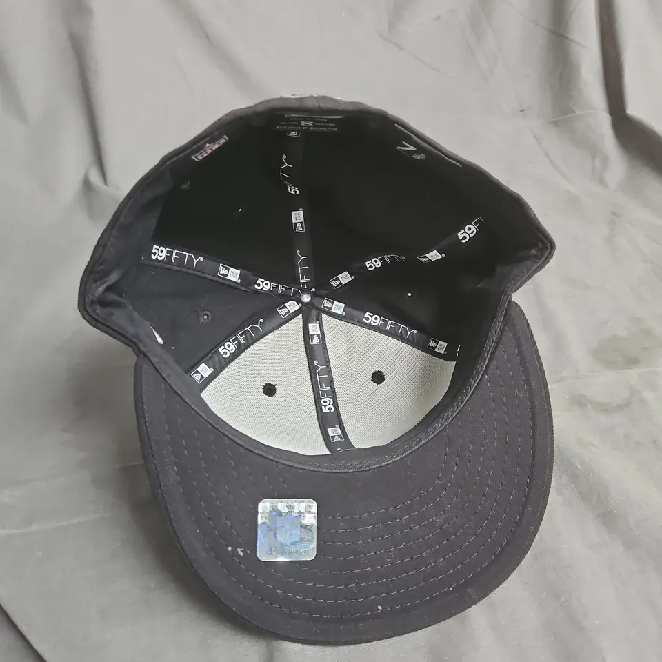 WASHINGTON REDSKINS BLACK 59FIFTY FITTED CAP WITH NATIVE AMERICAN HEAD LOGO PATCH (US 7 1/8)