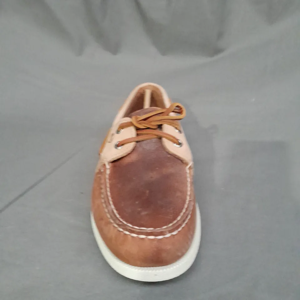 BOXED PAIR OF SPERRY OAT LOAFERS SIZE 9