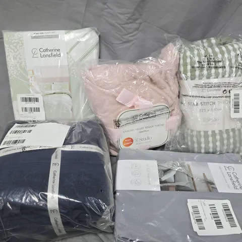 APPROXIMATELY 10 ASSORTED HOUSEHOLD ITEMS TO INCLUDE 6 PIECE TOWEL SET, CL KING SIZE DUVET SET, RASCHEL VELVET TOUCH THROW, ETC