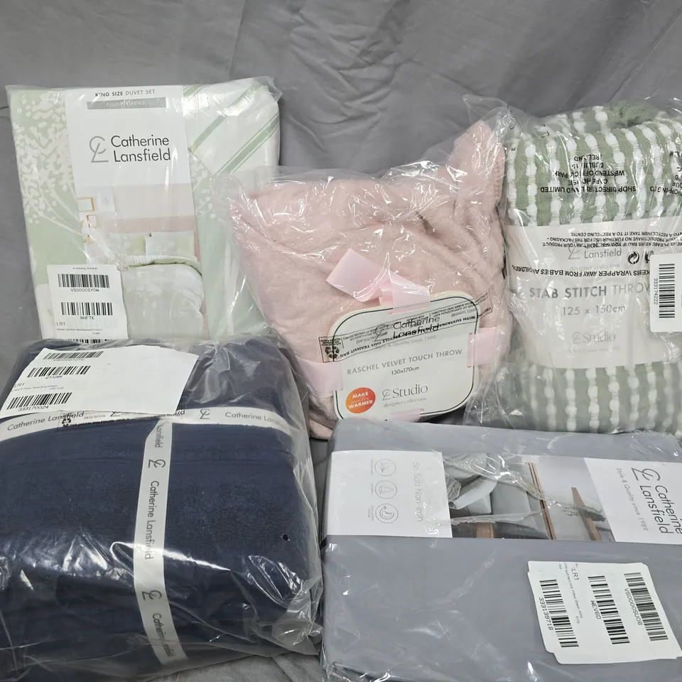 APPROXIMATELY 10 ASSORTED HOUSEHOLD ITEMS TO INCLUDE 6 PIECE TOWEL SET, CL KING SIZE DUVET SET, RASCHEL VELVET TOUCH THROW, ETC