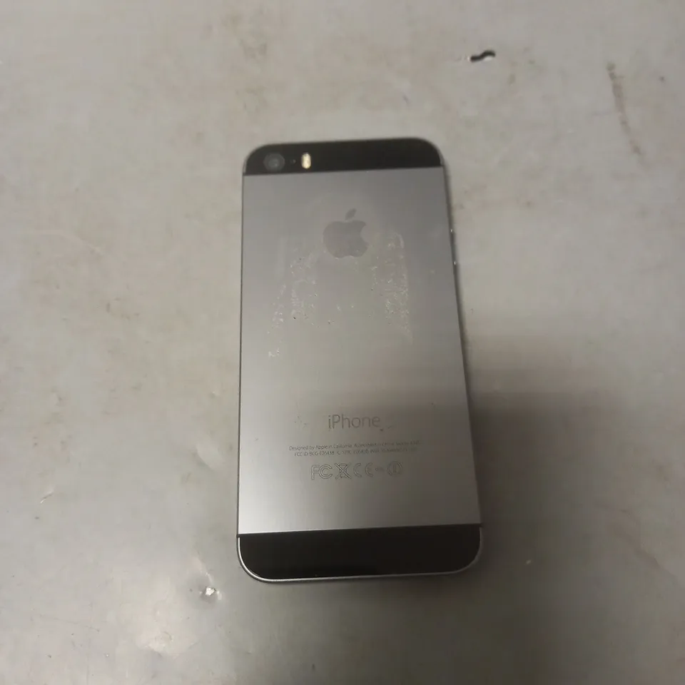 APPLE IPHONE 5S IN BLACK/SILVER