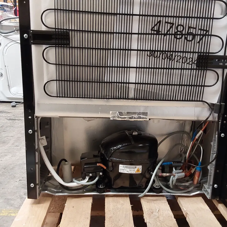 RUSSELL HOBBS RH180FFFF55B FREESTANDING FROST FREE FRIDGE FREEZER WITH ADJUSTABLE THERMOSTAT & FEET, 70/30 279L 180CM HIGH, LED LIGHT - BLACK