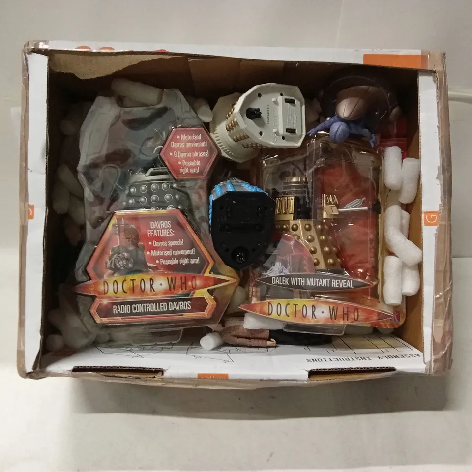 BOXED ASSORTMENT OF DOCTOR WHO TOYS