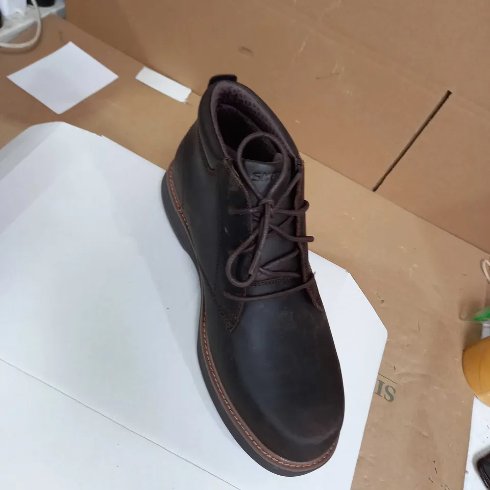 SKECHERS USA LEATHER BOOTS CHOCOLATE SIZE 9