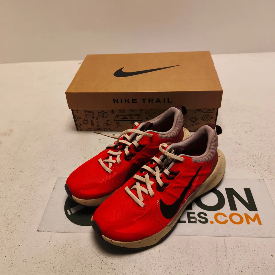 NIKE TRAIL WMNS JUNIPER TRAIL 2 RUNNING SHOES – RED, WOMEN'S UK5 (US7.5)