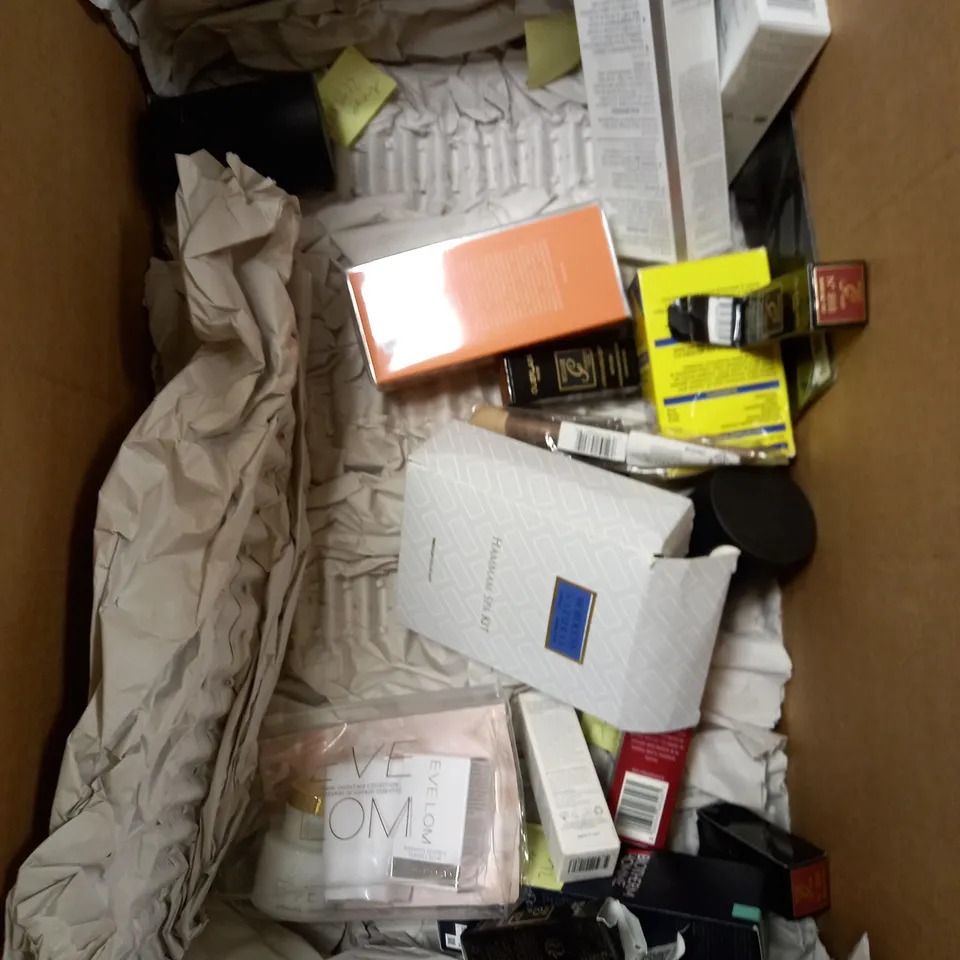 BOX OF 20 ASSORTED BEAUTY PRODUCTS & GIFT SETS TO INCLUDE THE FUZZY DUCK SLIPPER SET, OLAY EYE CREAM, VICTORIA'S SECRET FIRST LOVE PERFUME ETC 