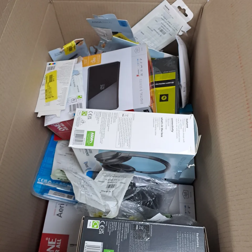BOX OF APPROXIMATELY 20 HOUSEHOLD ELECTRICAL ITEMS TO INCLUDE TELEPHONE, AERIAL, RADIOS ETC 
