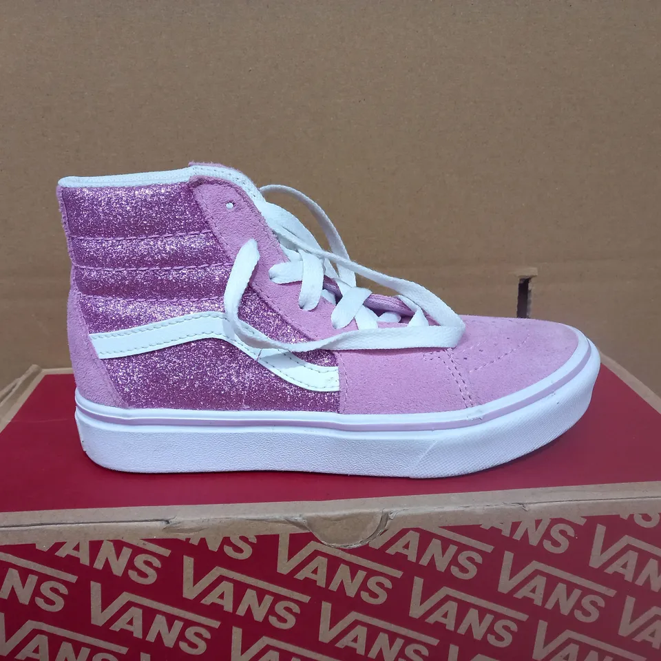 BOXED PAIR OF CHILDRENS SIZE 13 VANS PINK FOOTWEAR 