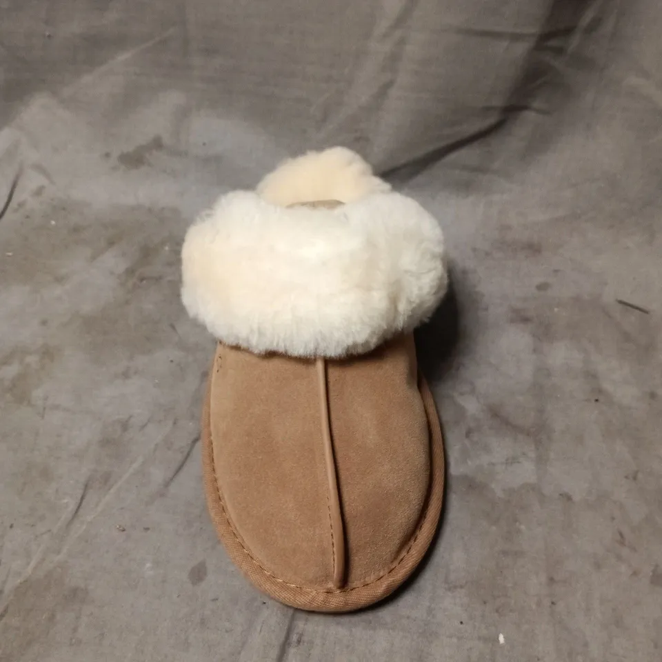 UGG PLUSH WOMEN'S TAN SUEDE SHEARLING SLIPPERS SIZE 2