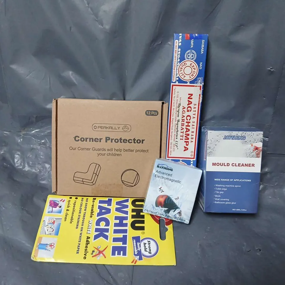 APPROXIMATELY 20 ASSORTED HOUSEHOLD ITEMS TO INCLUDE CORNR PROTECTOR, MOULD CLEANER, WHITE TACK, ETC