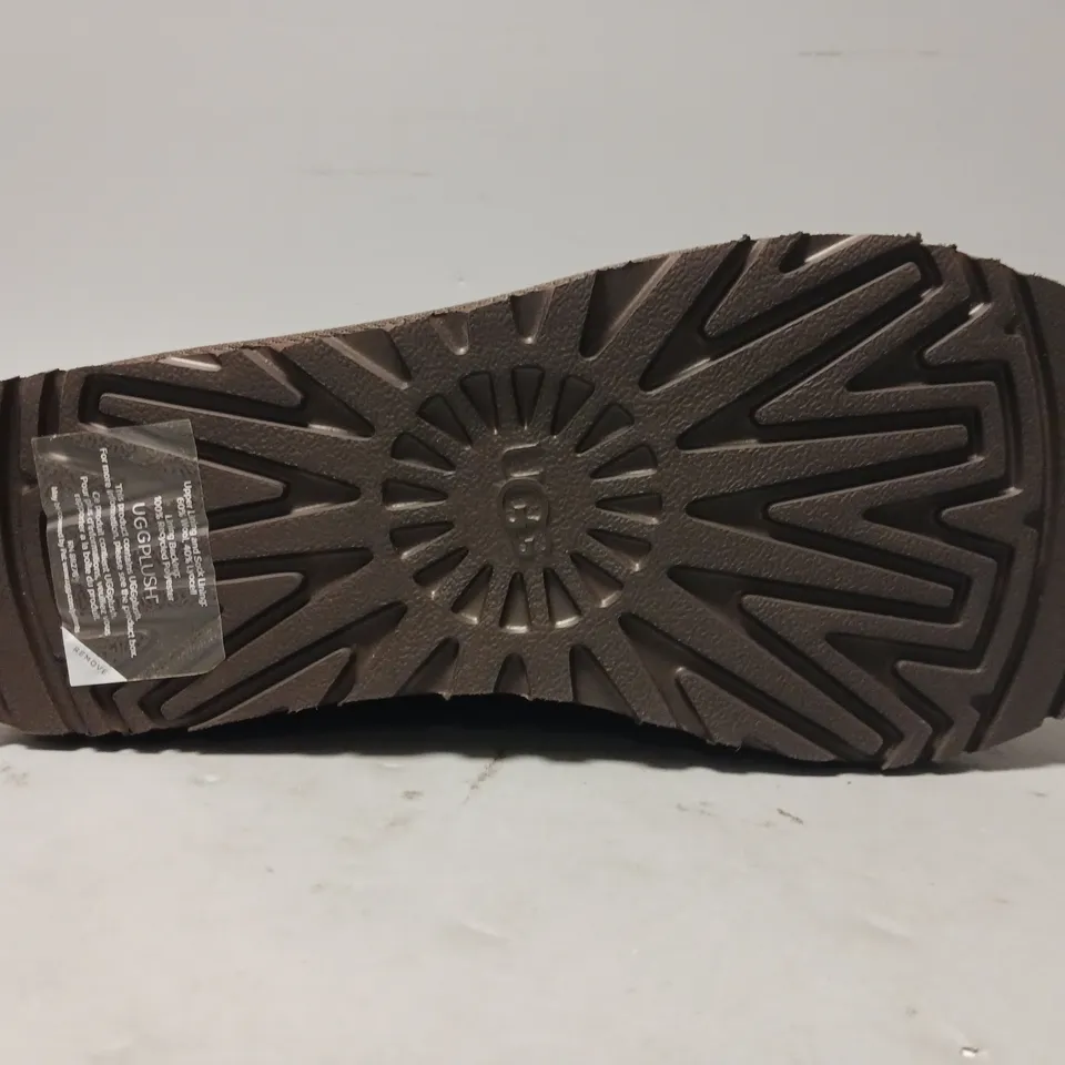 BOXED PAIR OF UGG TASMAN SHOES IN DARK CHOCOLATE UK SIZE 7