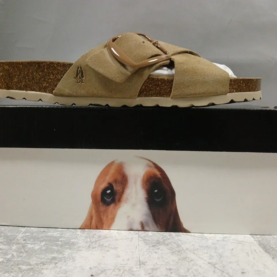 BOXED PAIR OF HUSH PUPPIES BECKY MULE SANDALS IN TAUPE SIZE UK 6